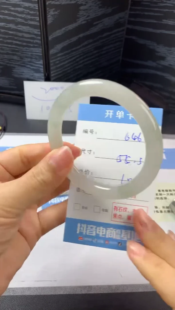 未镶嵌手镯石英质玉b646