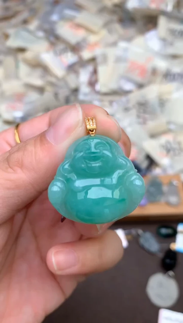 18K金镶嵌挂件翡翠 —