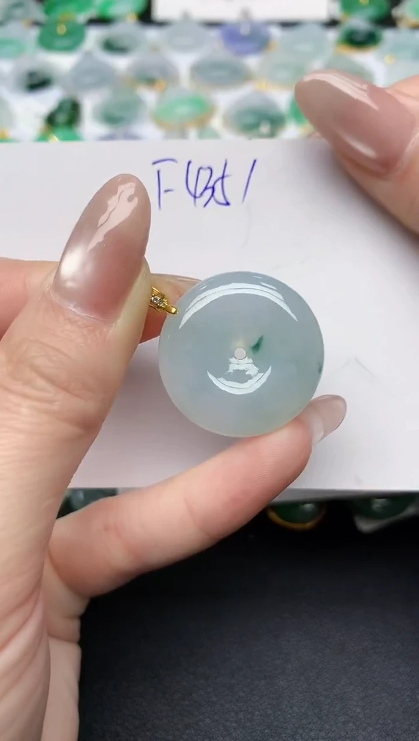 颈饰未镶嵌翡翠v