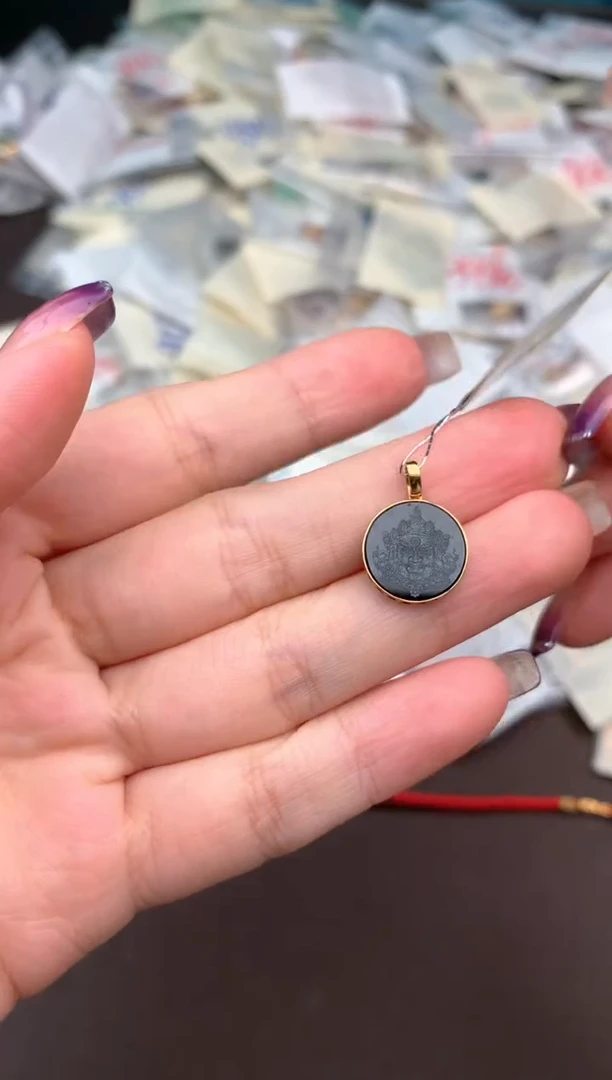 18K金镶嵌挂件翡翠—
