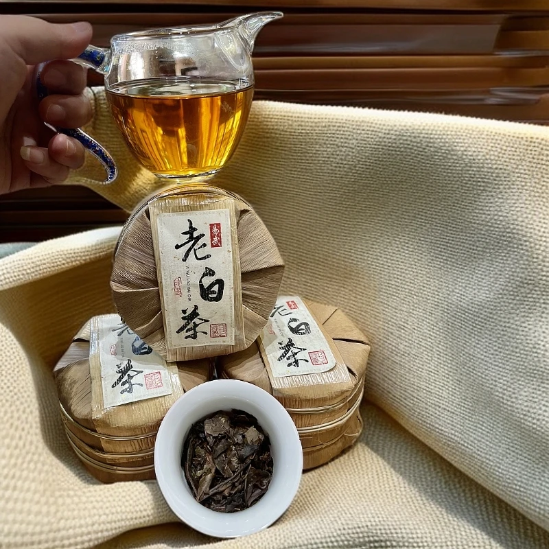 2015年易武老白茶