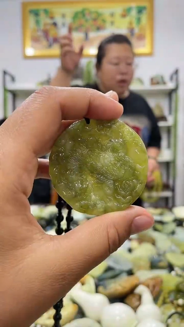 岫玉未镶嵌吊坠