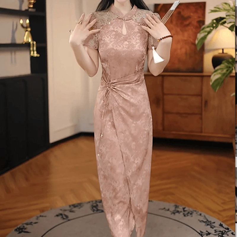高端精致时尚优雅2025夏季新款粉色蕾丝钩花设计修身中长款连衣裙