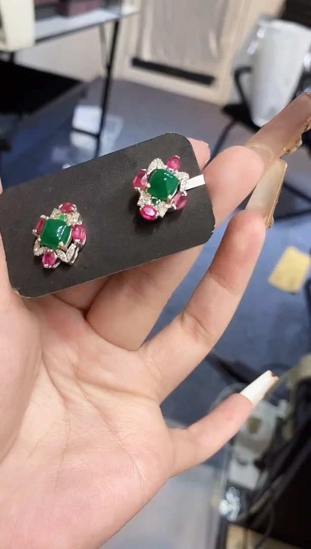 银S925镶嵌耳饰祖母绿楚楚珠宝中古甄选不退换