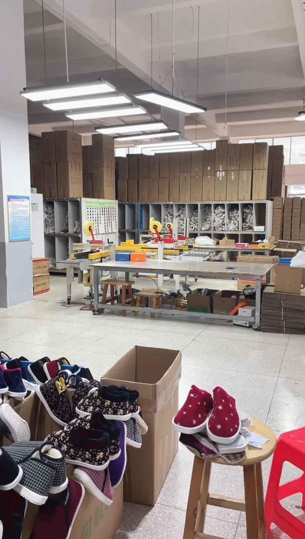 暗红棉拖38码。。。。