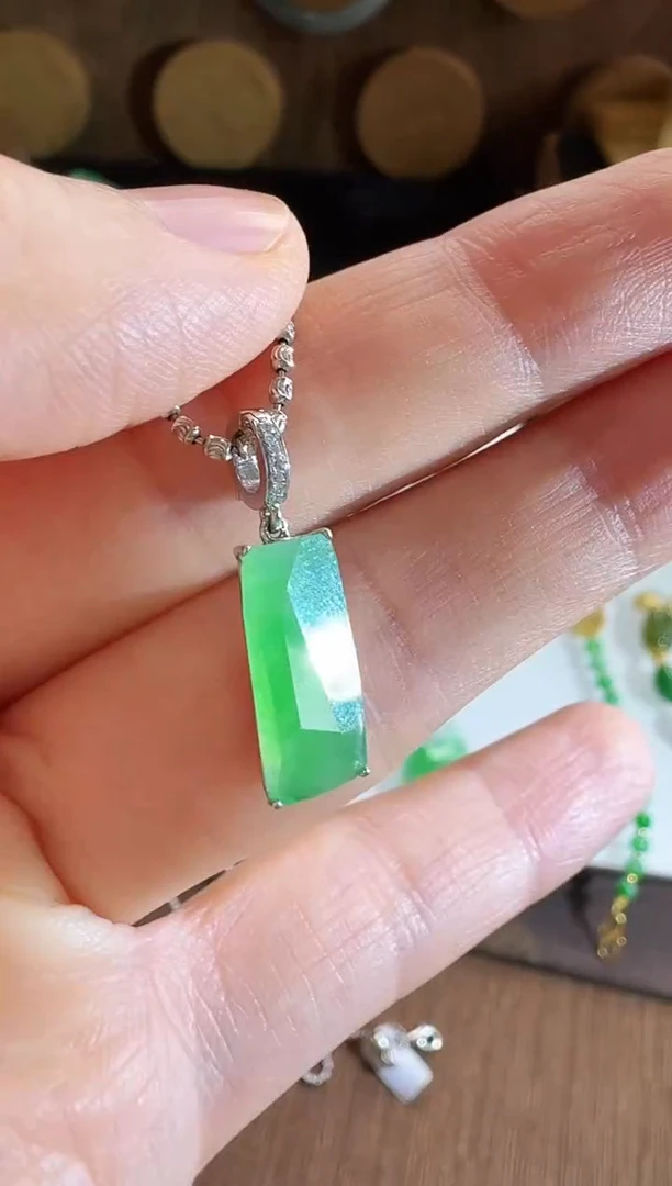 翡翠18K金镶嵌吊坠(不含链)吊坠