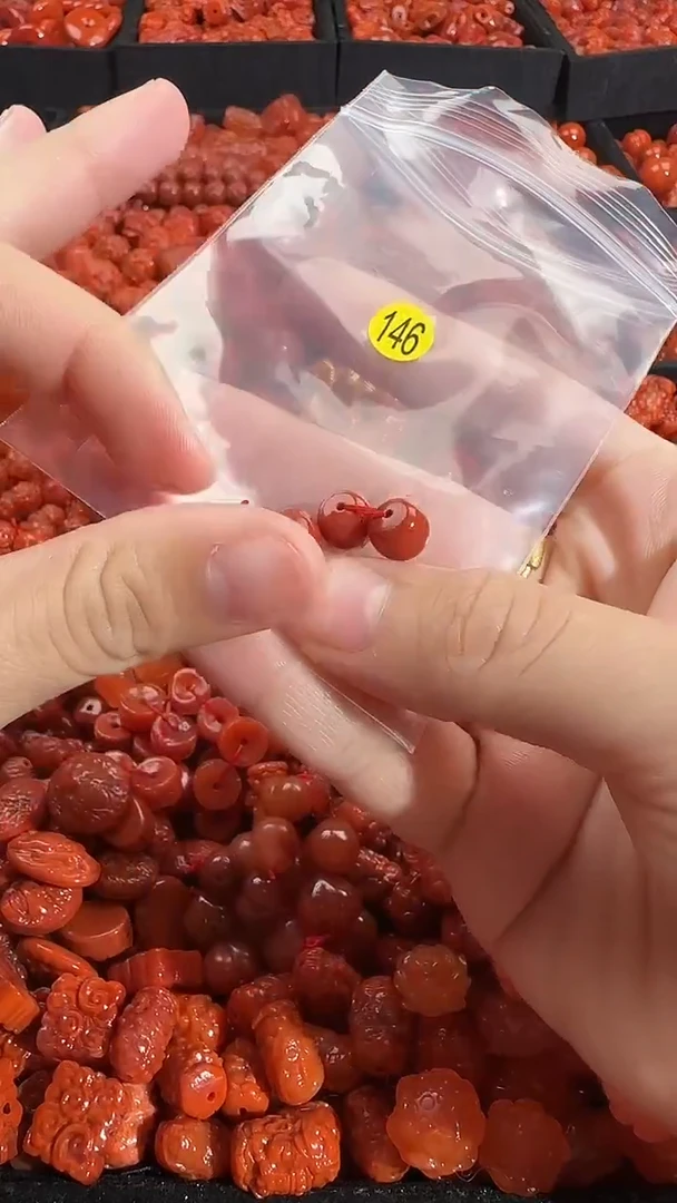 颈饰未镶嵌南红玛瑙1