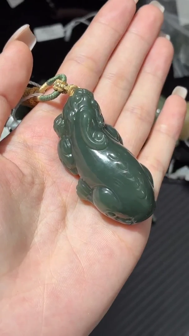 吊坠(不含链)未镶嵌和田玉且末糖青蓝微色差貔貅