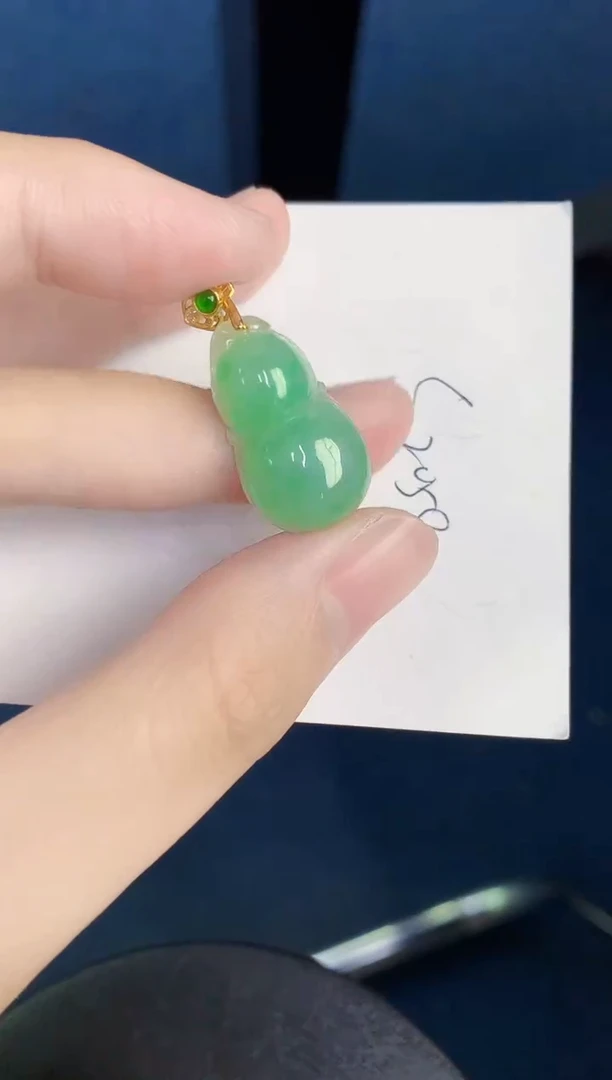 翡翠未镶嵌颈饰天然翡翠缅甸A货