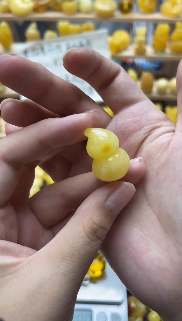 琥珀未镶嵌珠宝奇石150琥珀蜜蜡微瑕坑