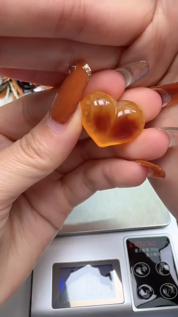 裸石琥珀未镶嵌如图