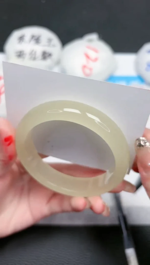 【闪购商品】石英质玉手镯未镶嵌488-60