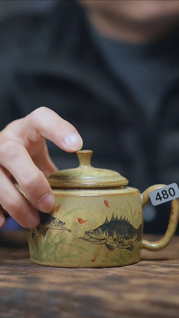 【闪购商品】480景德镇手绘桂鱼茶壶