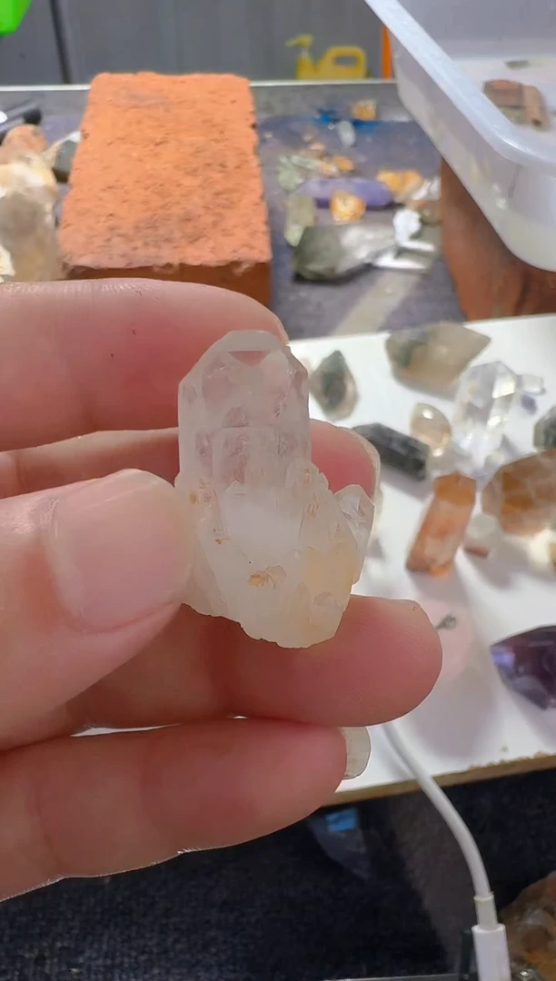 水晶珠宝半成品未镶嵌地****了地理，水晶