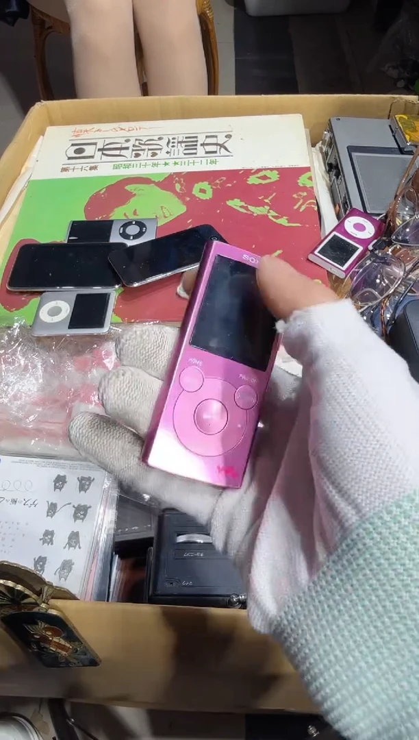 8新小**萍   822中古商品，瑕疵品，不保好坏。