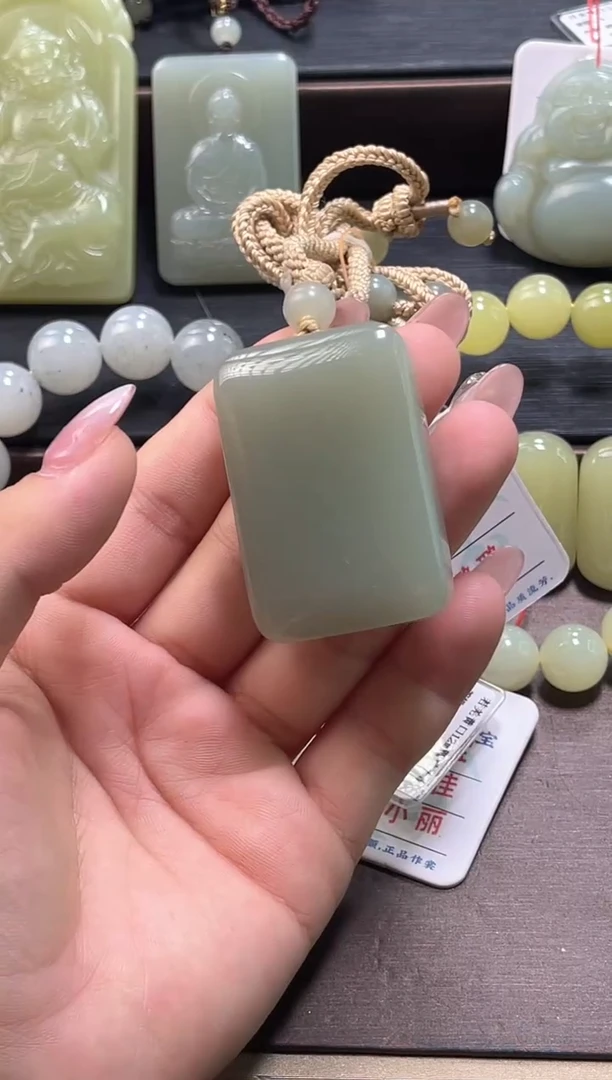 吊坠(不含链)未镶嵌和田玉且末青白 无事牌30794
