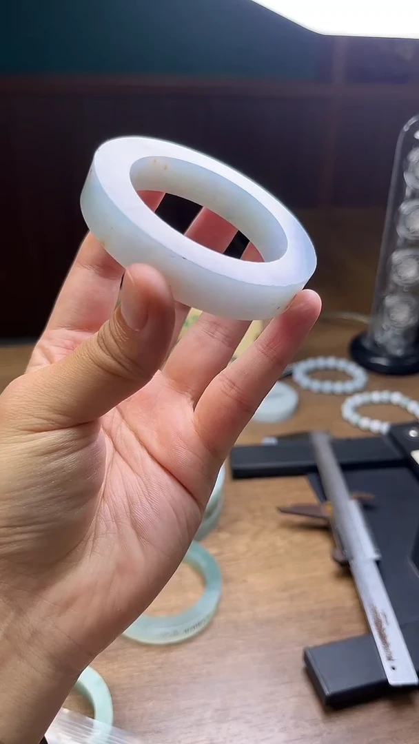 未镶嵌手镯定制翡翠阿*罗定制