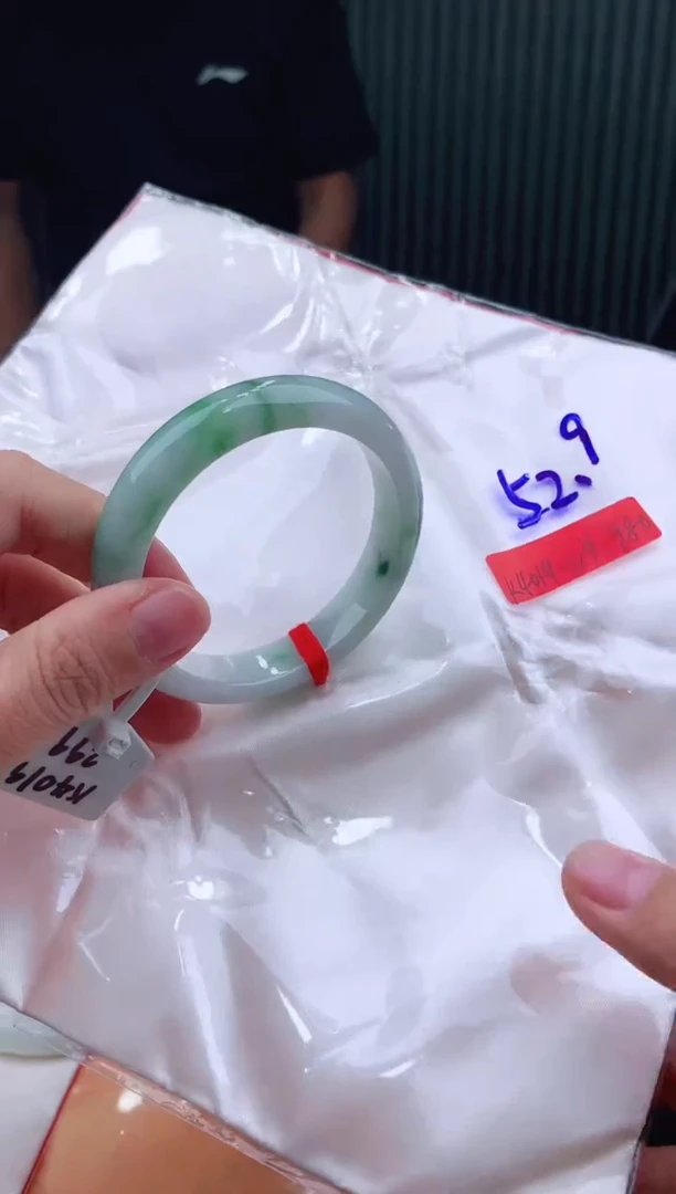 未镶嵌手镯翡翠52+