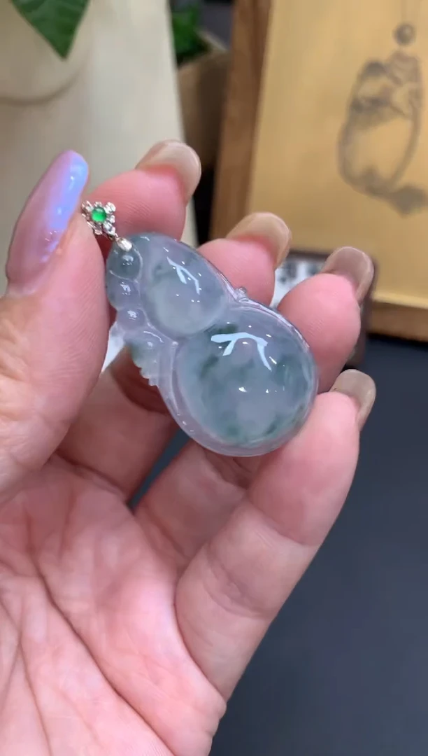 18K金镶嵌定制翡翠Q11