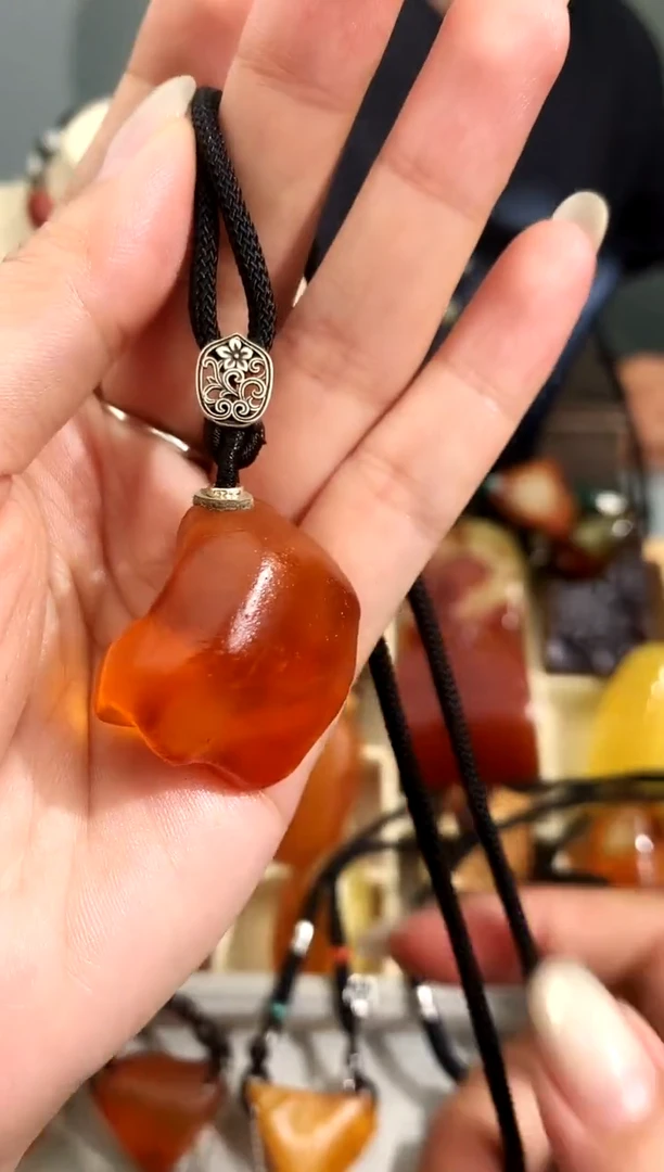 未镶嵌琥珀裸石似玉