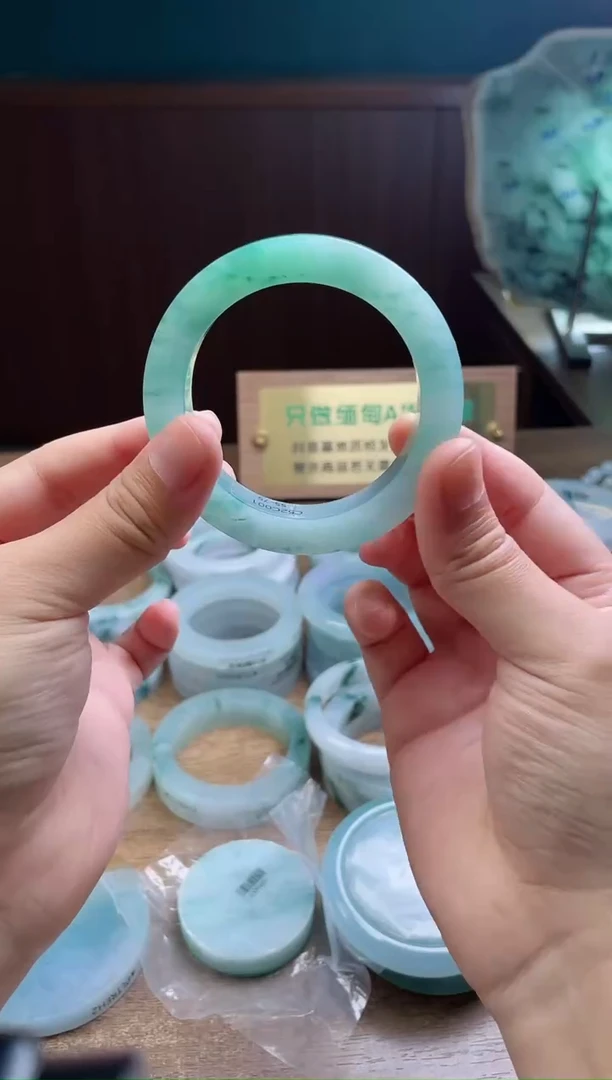 未镶嵌手镯定制翡翠大****山定制