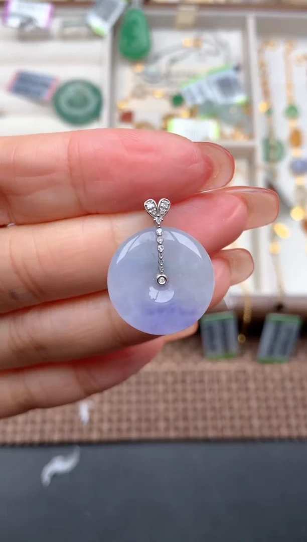 18K金镶嵌挂件翡翠一