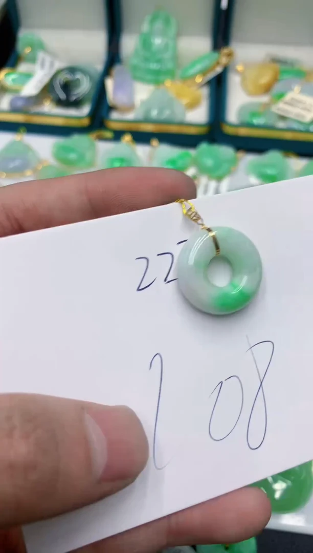 颈饰18K金镶嵌翡翠翡翠