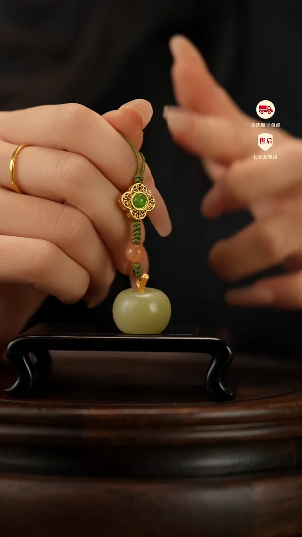 云南石竹叶青雕刻：平安喜乐挂件