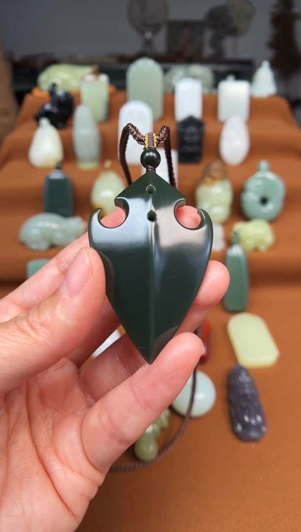 颈饰未镶嵌和田玉箭首