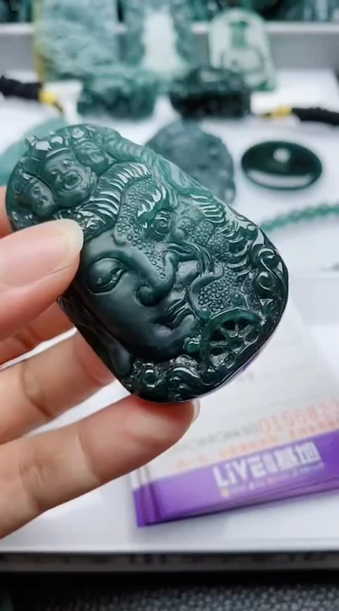 颈饰未镶嵌翡翠