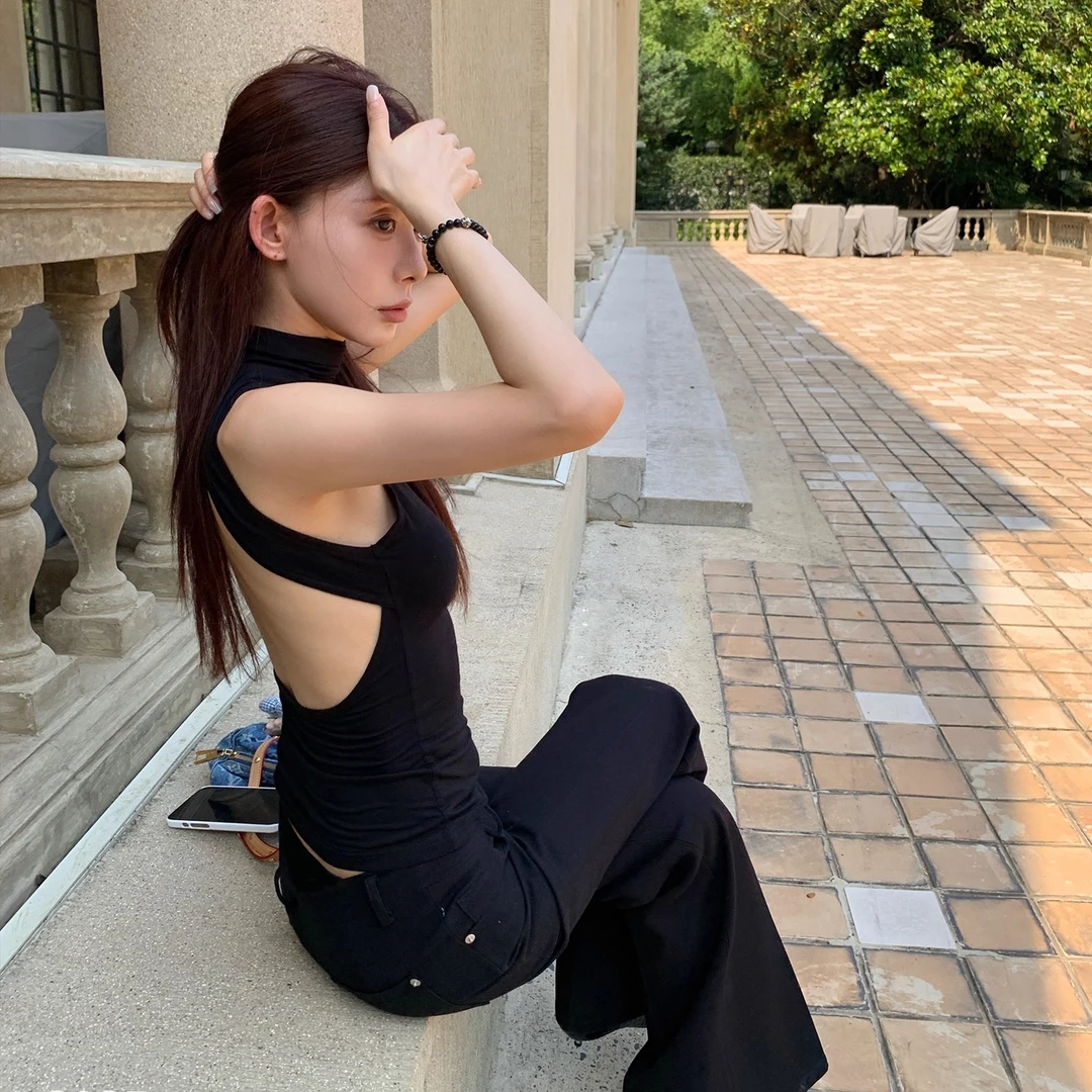 纯欲辣妹露背无袖背心女装夏季新款外穿上衣设计感喇叭裤时尚套装