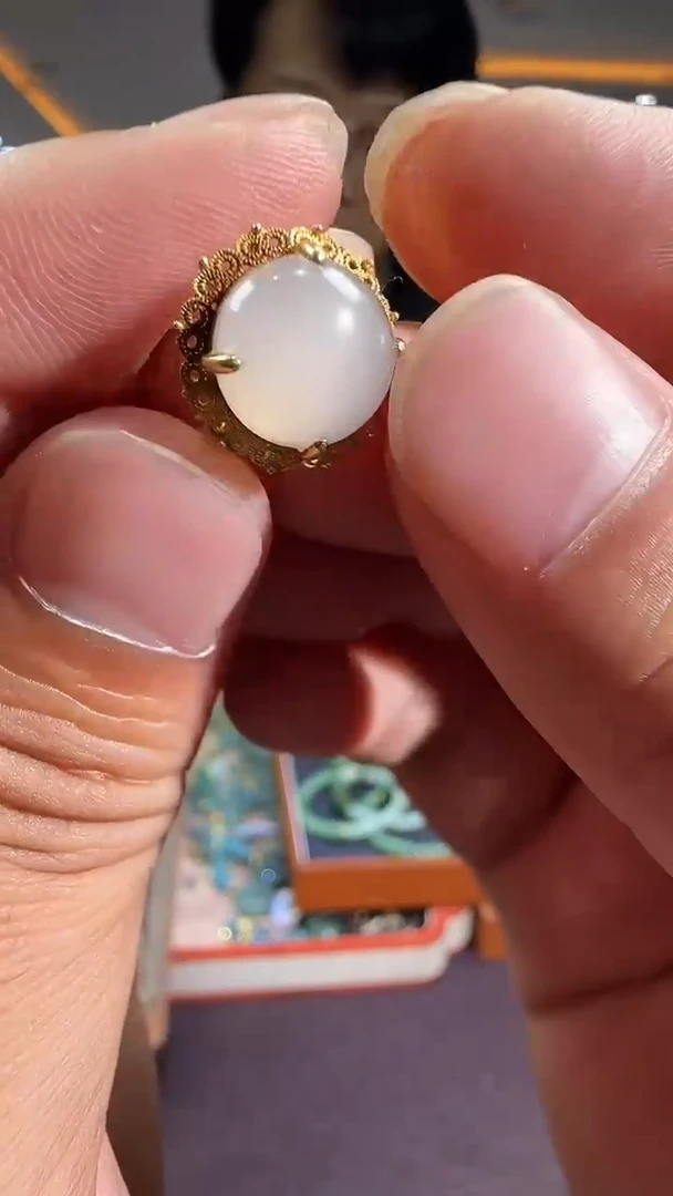 18K金镶嵌和田玉挂件【陆1213】68 5556