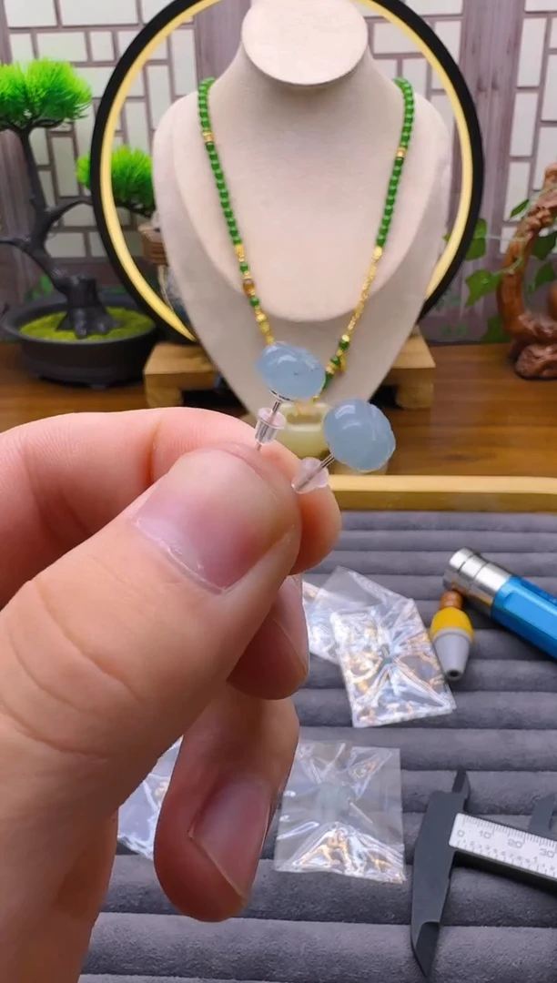 银S925镶嵌翡翠耳钉E183