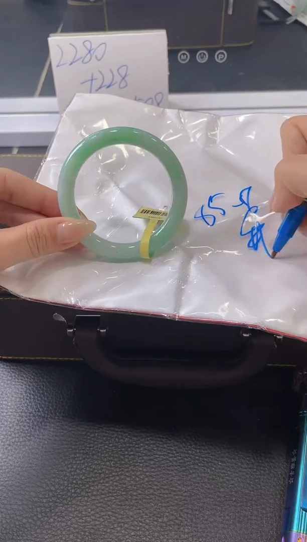 【闪购商品】翡翠手镯未镶嵌手镯