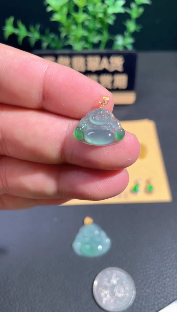 颈饰18K金镶嵌翡翠翡翠