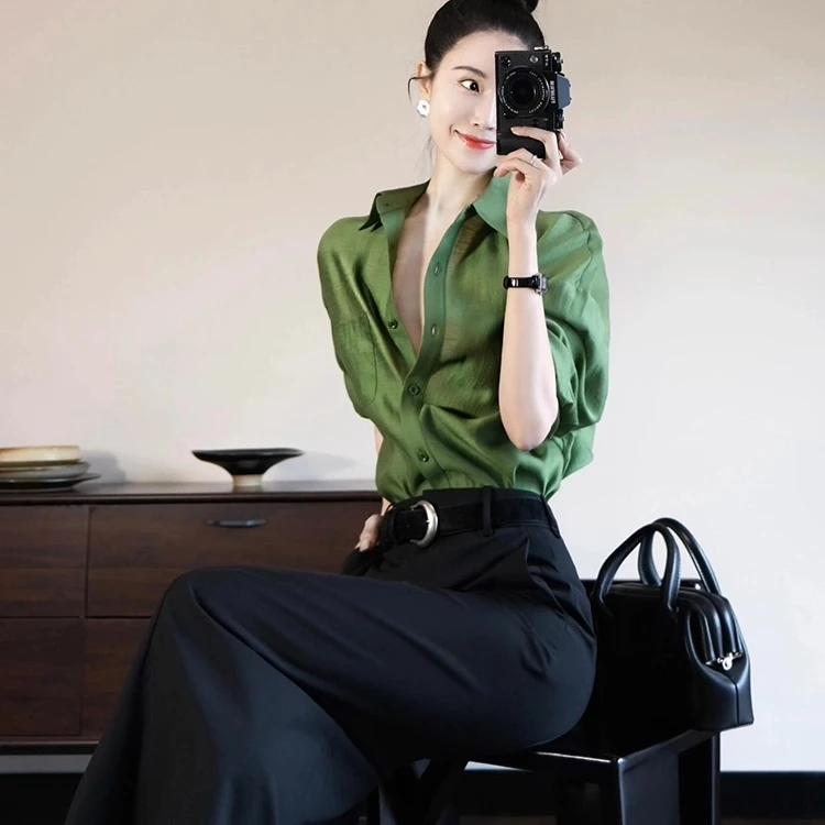 轻职场通勤穿搭气质上衣高级感轻奢减龄洋气绿色翻领长袖衬衫女夏