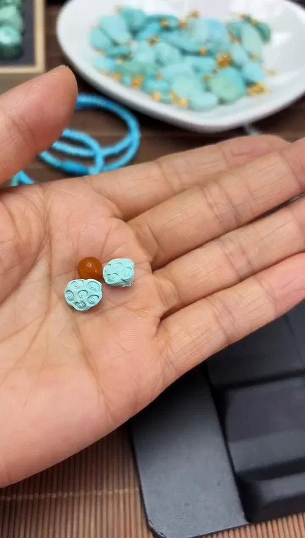 【闪购商品】琥珀裸石未镶嵌莲蓬多样发其一