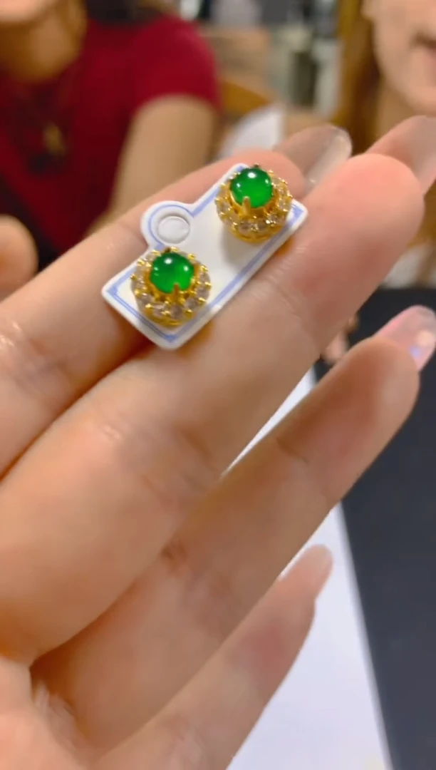 翡翠未镶嵌耳饰多样性发一