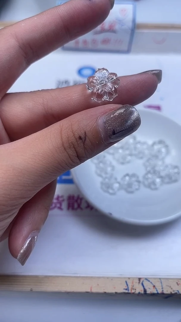 未镶嵌珠宝半成品水晶E537 白水晶 五瓣花5个9.9元