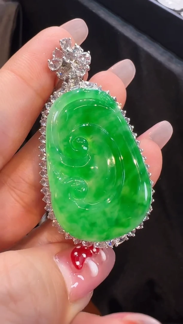 【闪购商品】翡翠颈饰18K金镶嵌吊坠