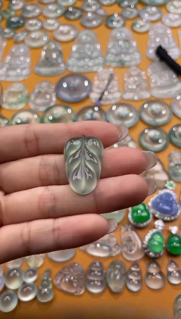 【闪购商品】翡翠吊坠(不含链)未镶嵌叶子 27.8 17.7 4.4