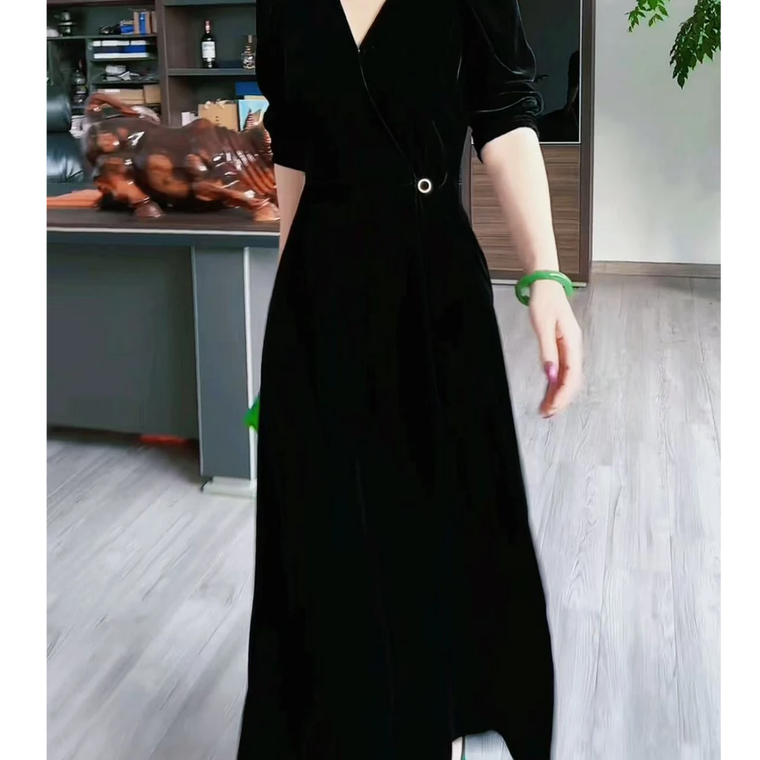 2255欧洲女装站2025新款欧货潮感法式丝绒V领长款a字连衣裙女