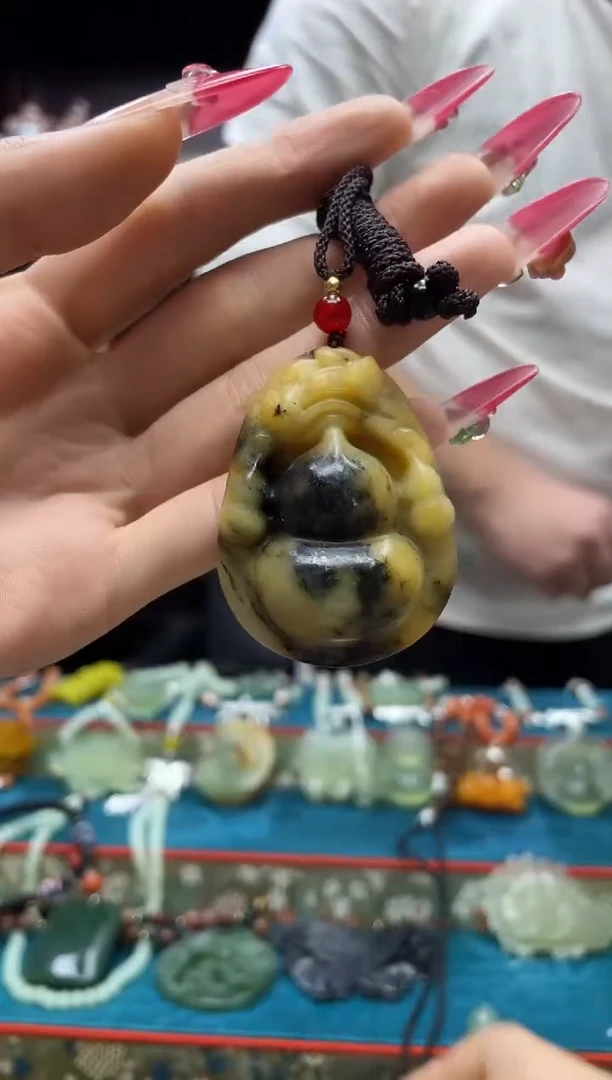 未镶嵌岫玉吊坠·