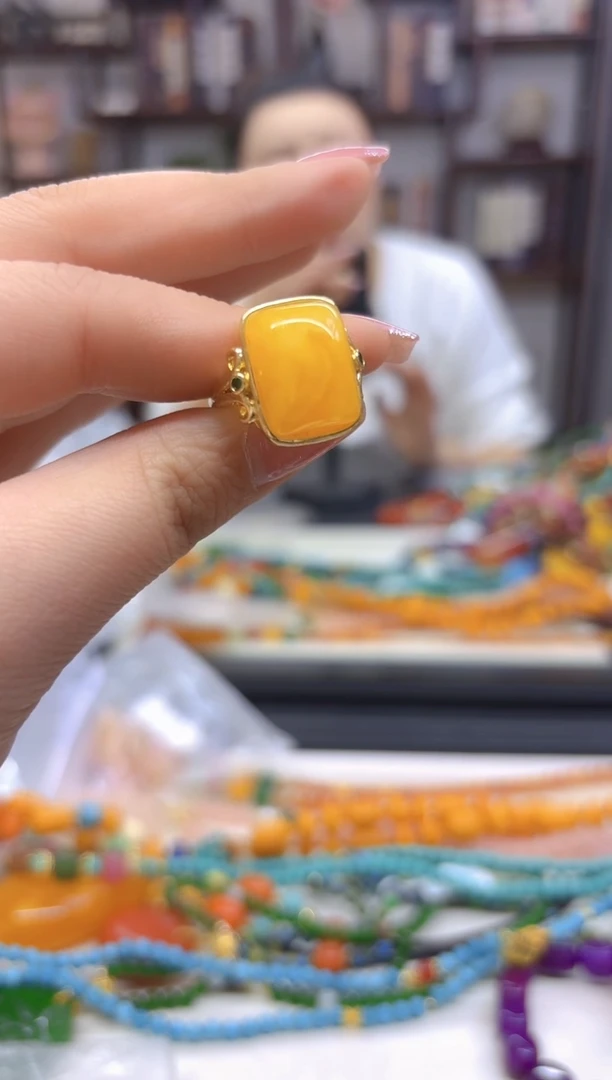 【闪购商品】蜜蜡戒指银S925镀金镶嵌J97