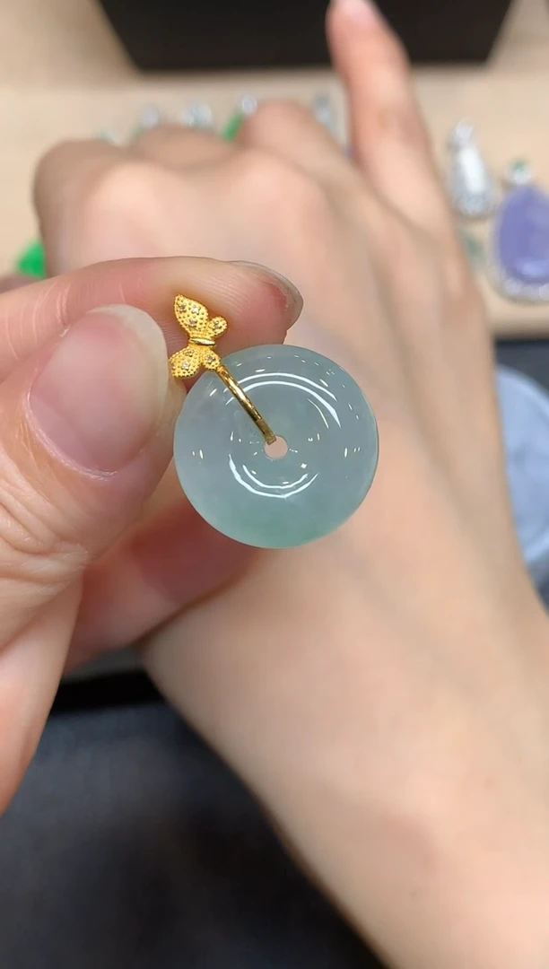 颈饰18K金镶嵌翡翠平安扣【无服务费