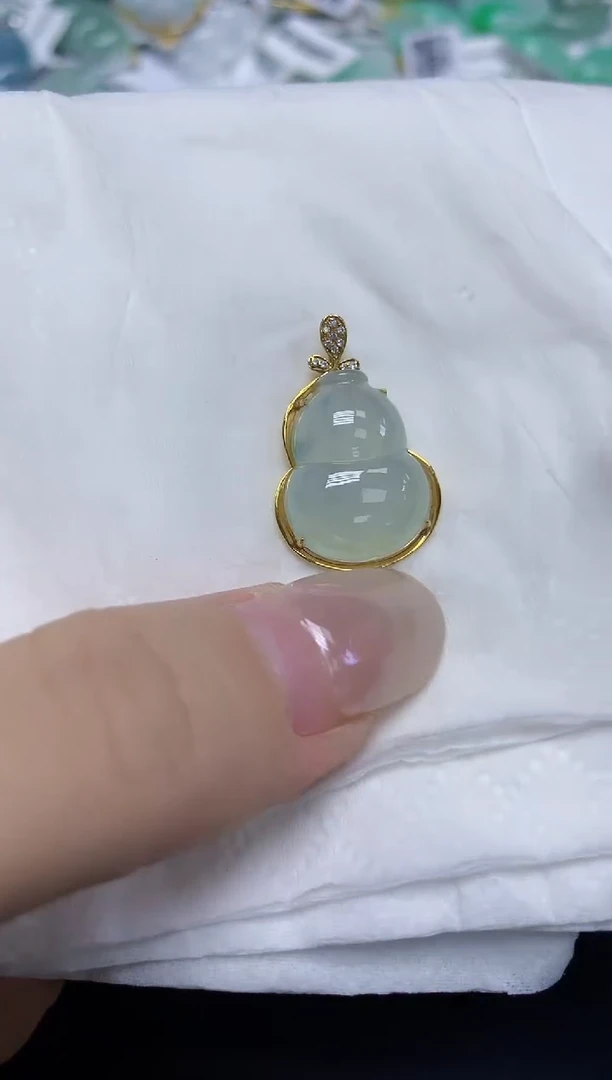 翡翠18K金镶嵌颈饰天然缅甸翡翠A货