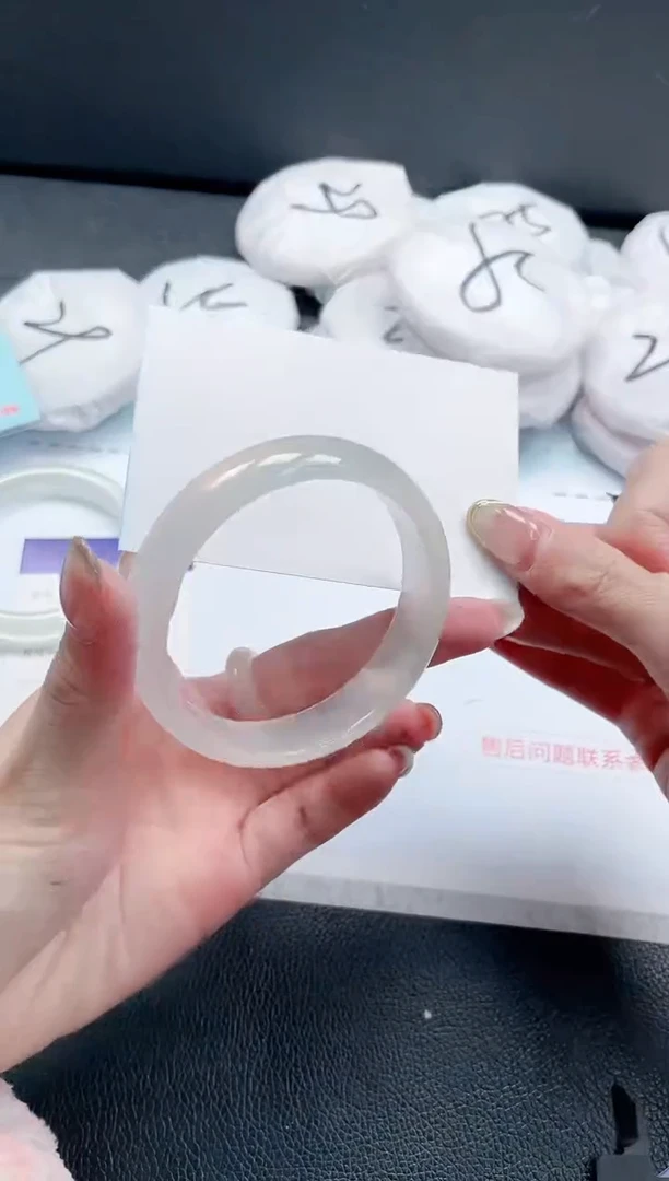 【闪购商品】石英质玉手镯未镶嵌12J352-57