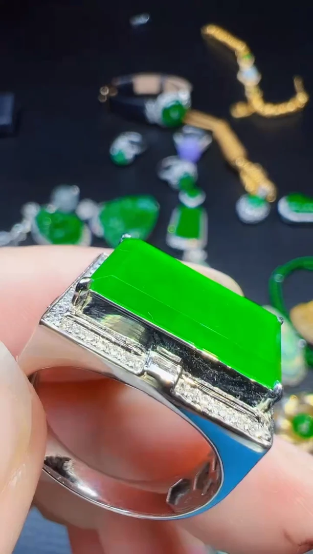 18K金镶嵌戒指翡翠俗*翡翠