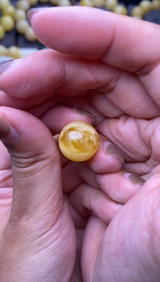 裸石琥珀未镶嵌大小姐珠宝