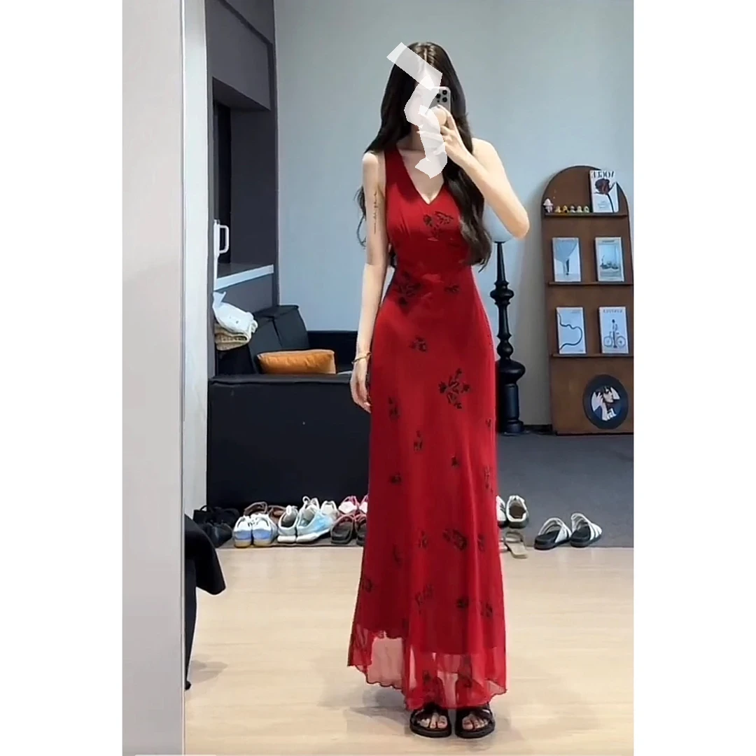 港风红色v领吊带碎花连衣裙子女夏季2025新款风情万种御姐风长裙